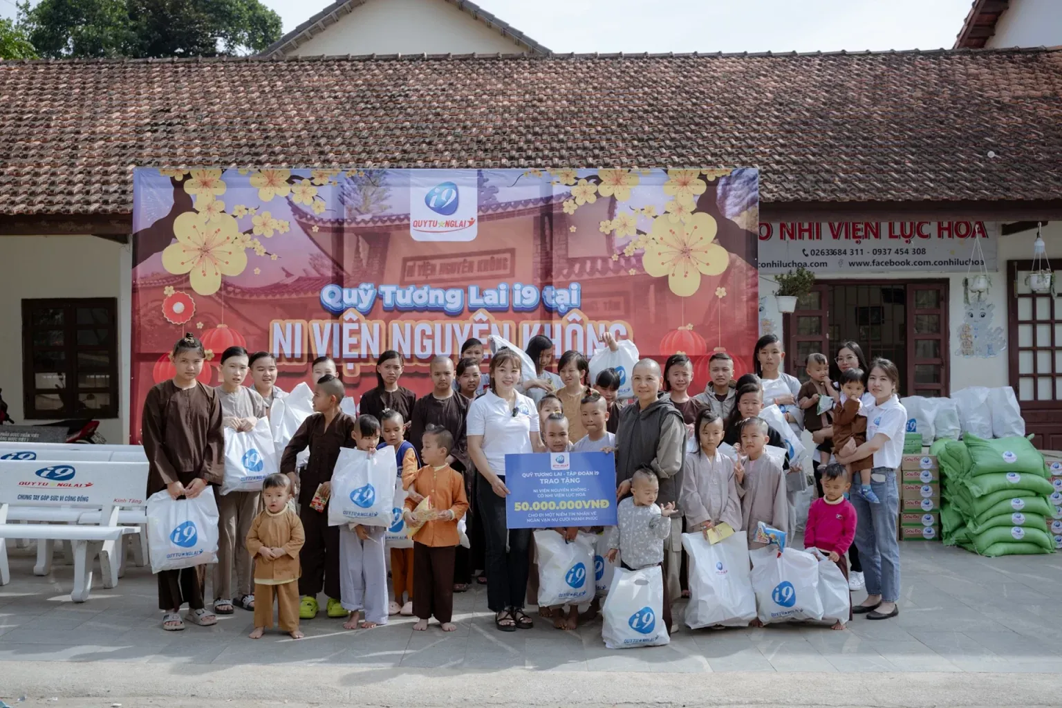 Hình ảnh giao dịch tài chính an toàn và nhanh chóng