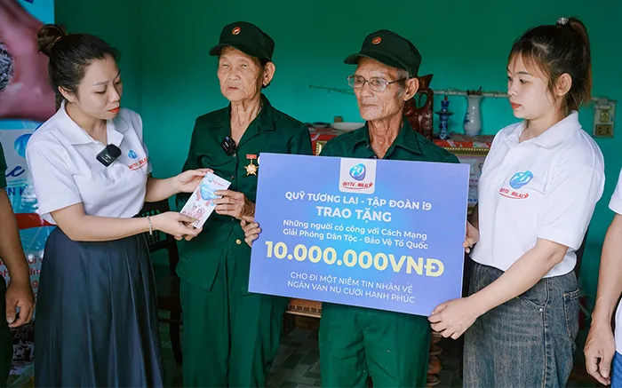 Liên hệ hỗ trợ qua email